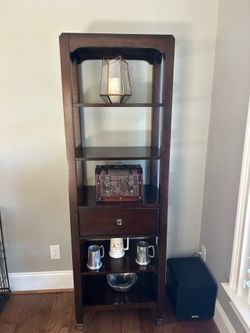 Basset Shelf
