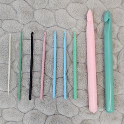 VTG PLASTIC CROCHET HOOKS - LOT OF 9