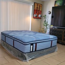 NEW QUEEN SIZE SEALY POSTUREPEDIC PRO MATTRESS AND BOXSPRINGS FOR SALE! IN EXCELLENT CONDITION, FREE DELIVERY