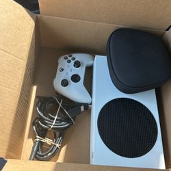 Xbox Series S Bundle Perfect Condition Open To Offers