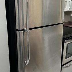 Refrigerator Frigidaire 30”
