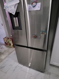 Samsung  fridge like new just  some bumps