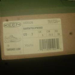 Keen Shoes Size 7