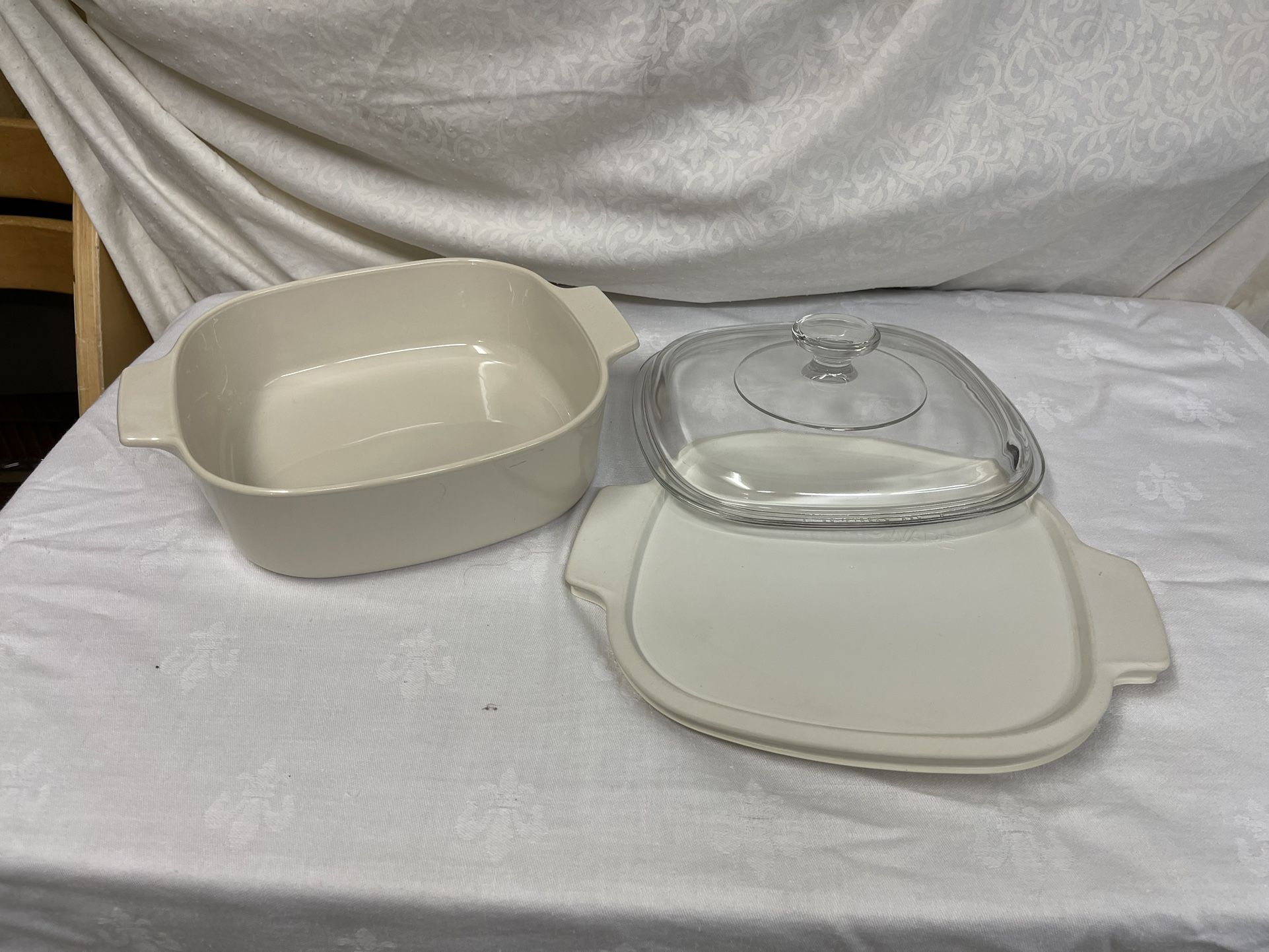 Corning Bakeware with glass lid & storage lid