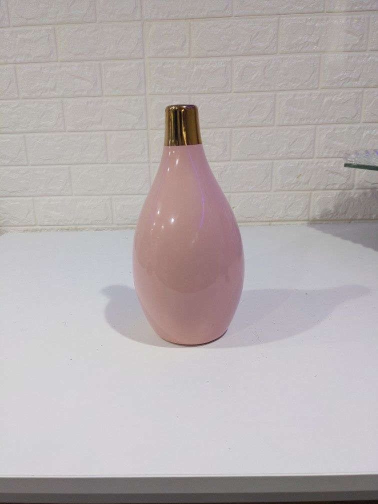 Pretty 11 Inch Vase