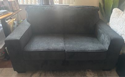 Sofa/ loveseat