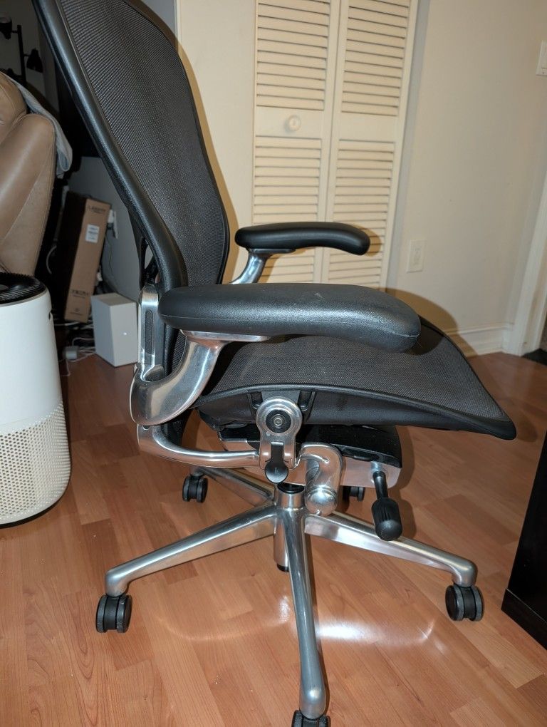 Herman Miller Aeron Remastered 2025