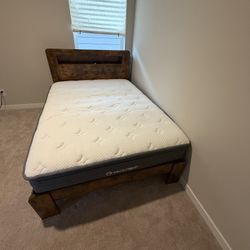 Full Size Wooden Bed And Mattress 
