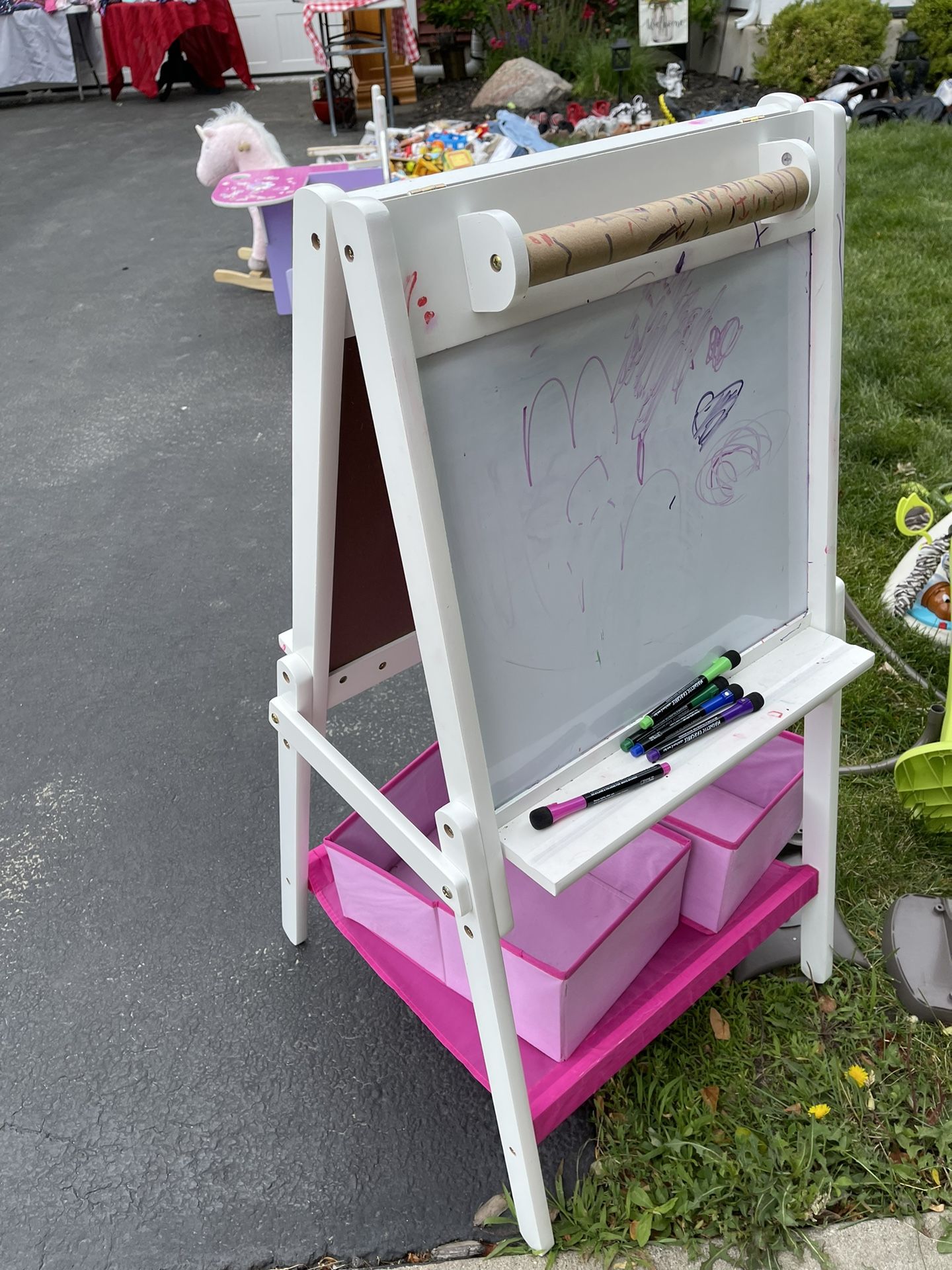 Well Loved Art Easel $5