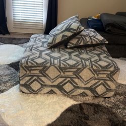 Padded Ottoman With 2 Matching Pillows