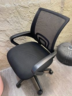 Black Mesh Office Chair - Local Delivery for a Fee - See My Items 😎