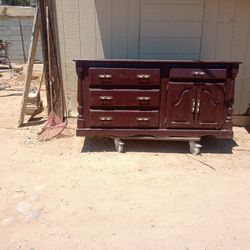 Dresser 