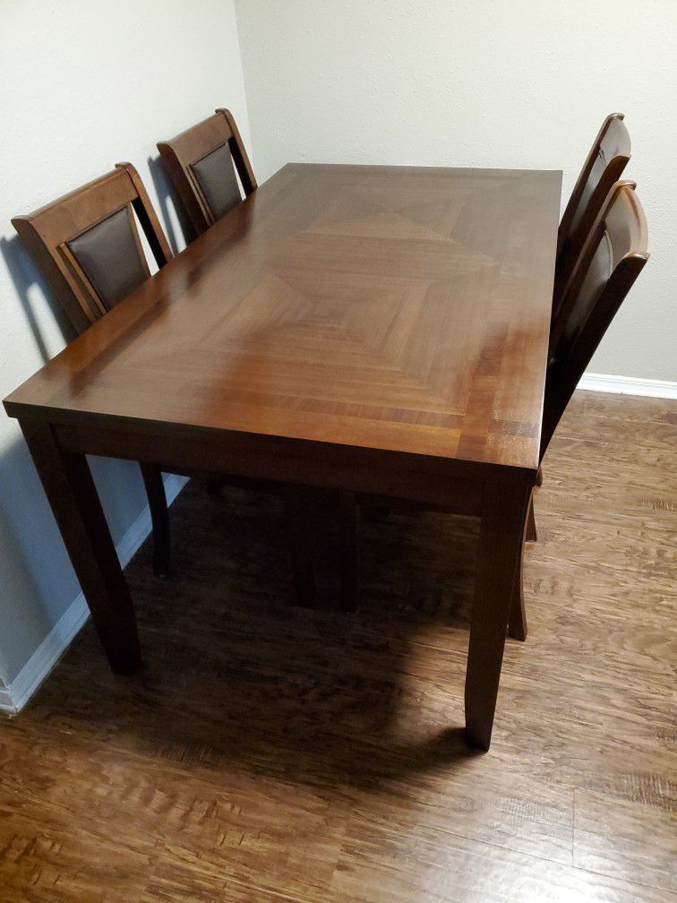 Table with 4 Chairs 