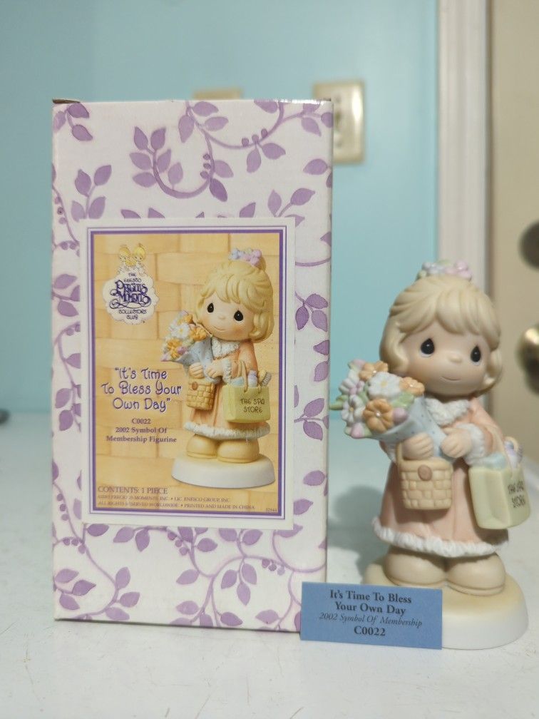 Precious Moments Figurine New. Hablo Español.