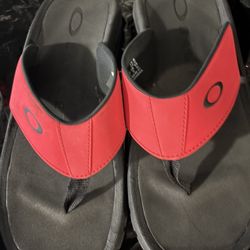 Oakley Men’s Size 12  Flip-Flop Athletic