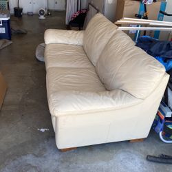 Leather Couch Good For Rooms And Living Rooms 