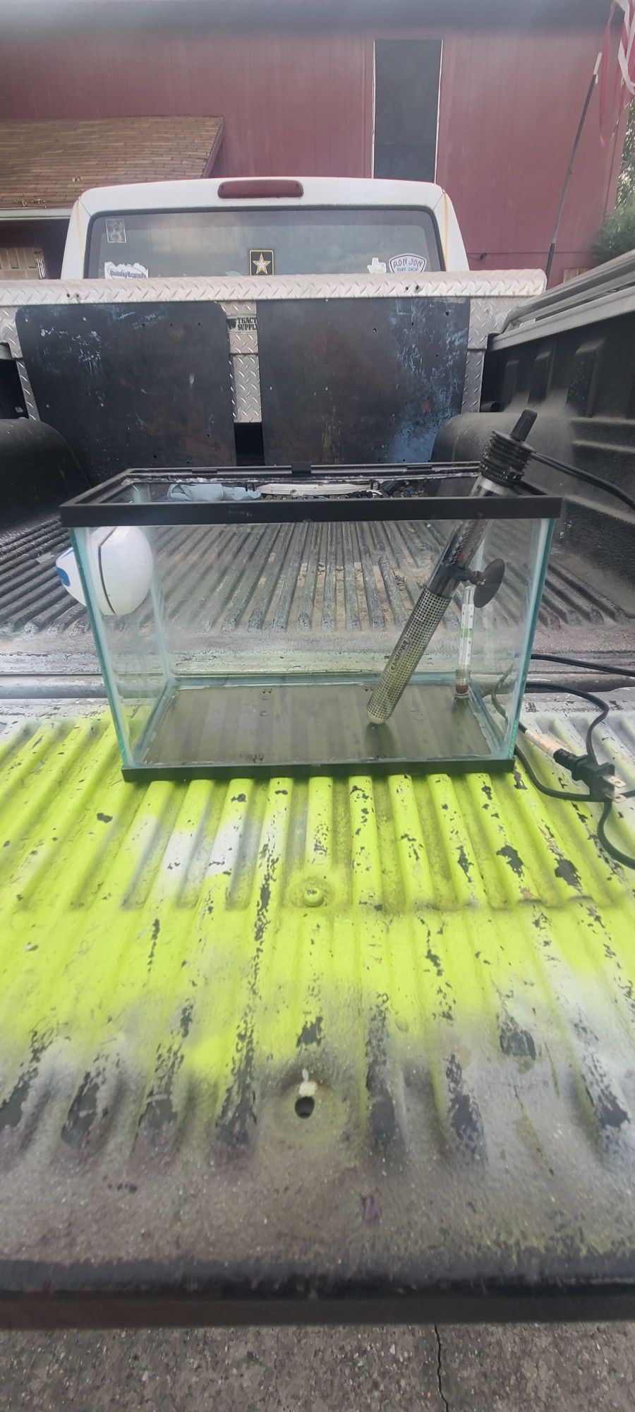 SMALL FISH  AQUARIUM WITH HEATER AND THERMOMETER 