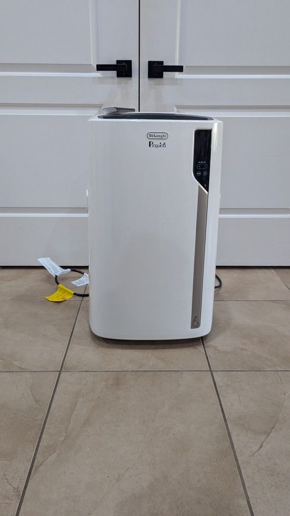 De'Longhi Pinguino 4-in-1: Air Conditioner, Heater, Dehumidifier, and Fan