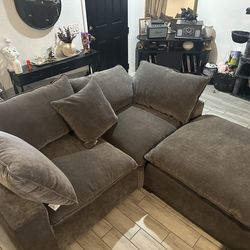 Costco serene sectional 3 corner piece and ottoman