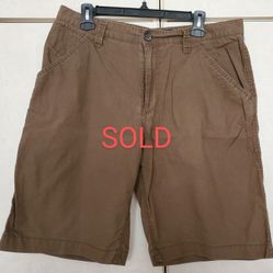 Old Navy shorts Flat front Pockets Cotton Brown Pleted Men's Size 34. Condition is "Pre-owned". Shipped with USPS Priority Mail.

Fit & sizing:
Sits j