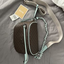 Michael Kors Sling Messenger