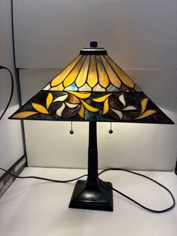 Vintage Quoizel Tiffany Style Slag Glass Geometric Table Lamp Model TF902T