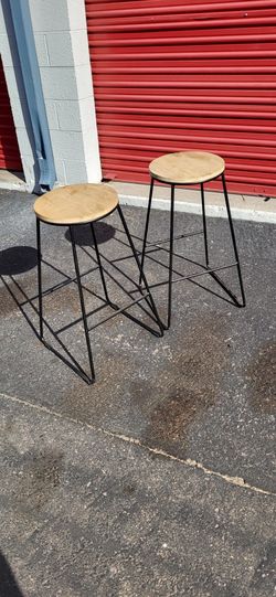2 Bar Stools 