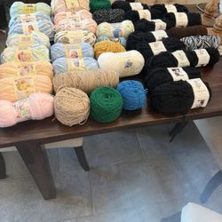 Big Lot Of Yarn. 