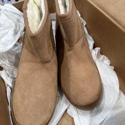 New - Winter boots size 8.5