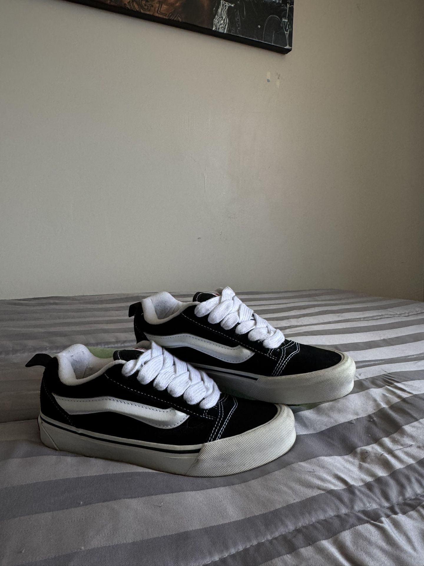 knu black and white vans