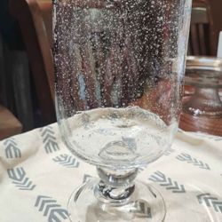 glass vase /  florero de vidrio