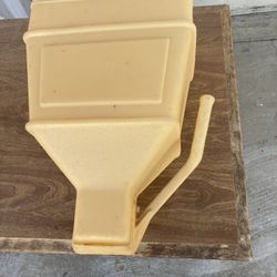 Pet food dispenser