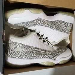 Men Jordan Retro 11 Size 11 IE cobalt 