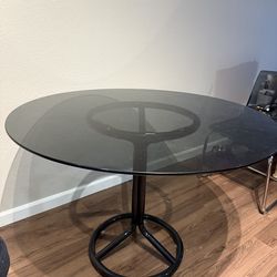 Dinning glass table 42”