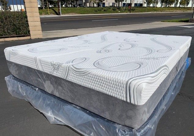 Queen Organic Hybrid Cool Gel Memory Foam Mattress!!