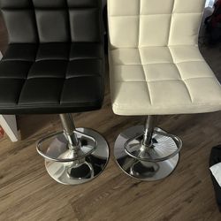 2 Bar Stools 