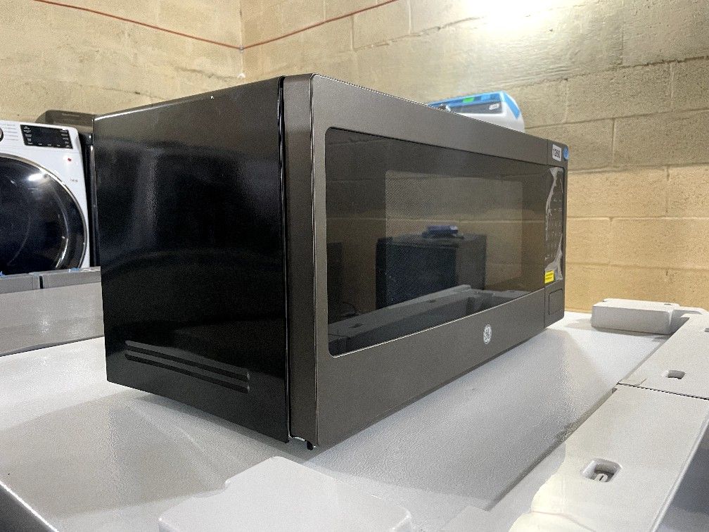 GE 24” 1.6 Cu. Ft. Microwave with Sensor Cooking Stainless steel $125