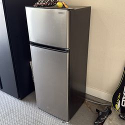 Vissani Refrigerator