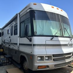 2001 Ford Winnebago F-53
