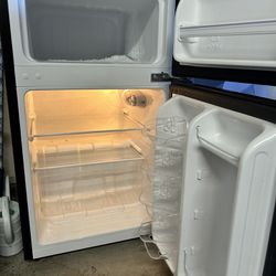 Hisense Mini Refrigerator