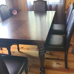 Dining Table & 6 Chairs