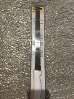 12” bread knife. Greats for cake levelling