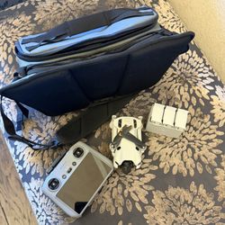 DJI Mini 4 Pro Drone - 3 Batteries- Screen Controller - Carrying Bag - Active Track - 4k