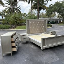 Beautiful Bedroom Set King Size Solid Wood Silver Color In Perfect Condition by Klaussner Furniture