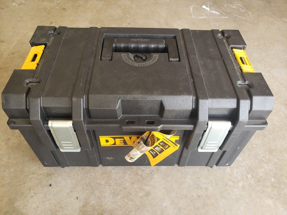 Dewalt DS300 Tough System Toolbox (NEW)