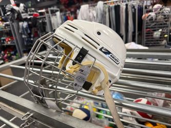 Bauer Nike NBH4500 M W/ Cage Excellent Condition