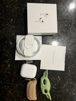 AirPod Gen3 Charging Case With Yoda Case