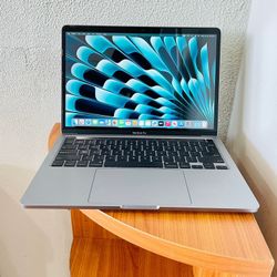 Apple MacBook Pro 13” TouchBar i7 16GB 500GB SSD Like New Apple Care+ 02/14/2024