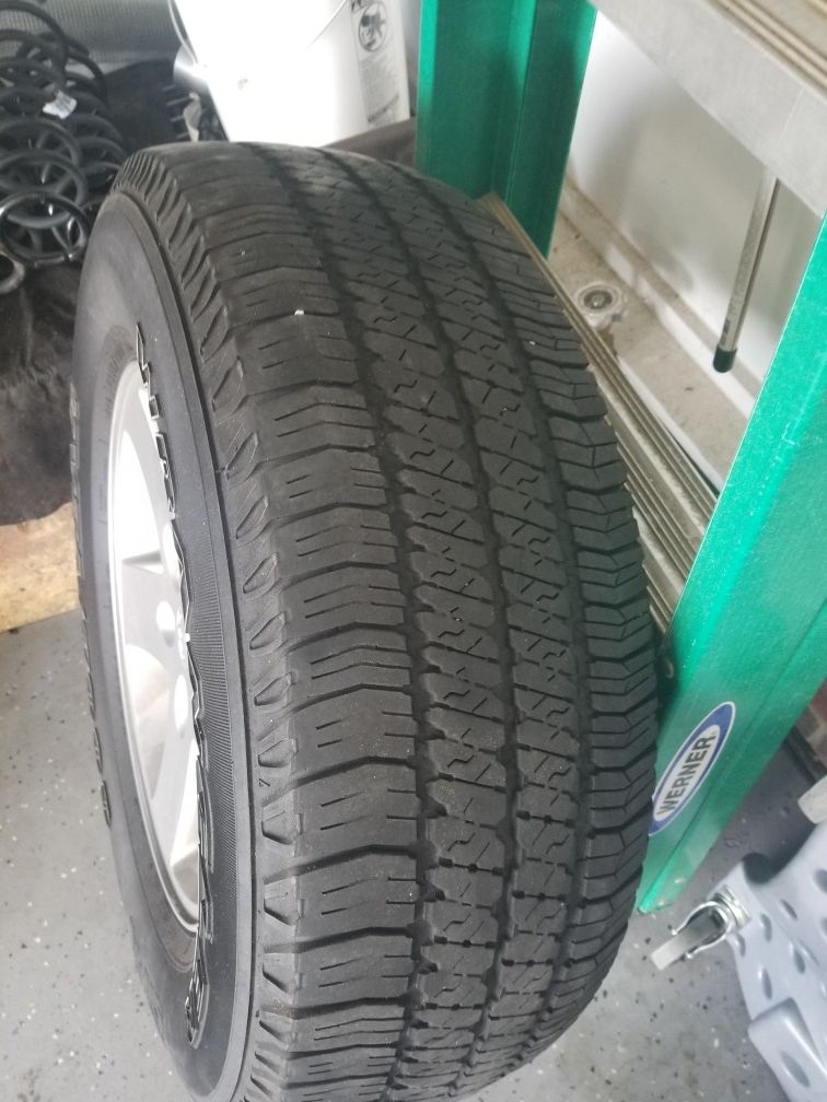 JK Jeep 17 OEM Wheels and tires