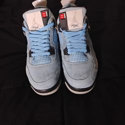 UNC Jordan 4's 